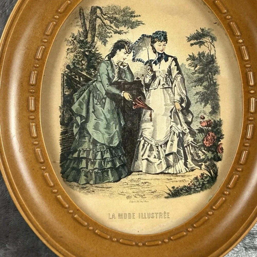 Vintage Oval Framed Le Mode Print Small Size Plastic Resin Frame 50s ? Retro